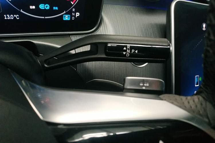 Used Mercedes-Benz C-Class 2022 Restyled C 200 L Sport Edition Gear Lever