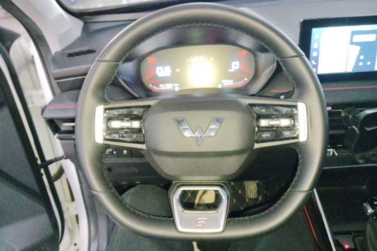 Used Wuling Alvez 2022 1.5T CVT Trendy & Cool Edition Steering Wheel