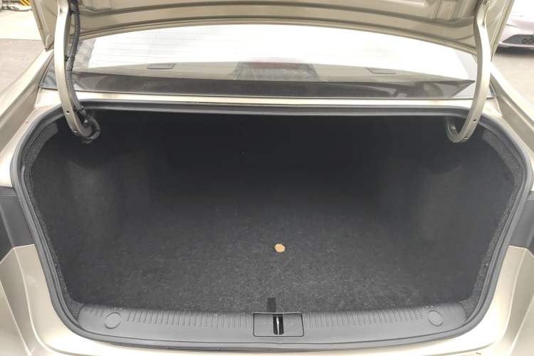 Used Roewe 360 2015 20T TST Deluxe Edition