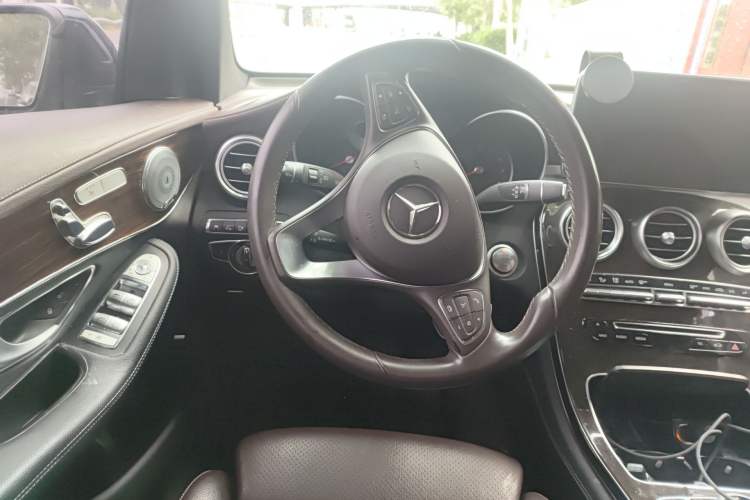 Used Mercedes-Benz GLC 2017 GLC 260 4MATIC Luxury Model Steering Wheel
