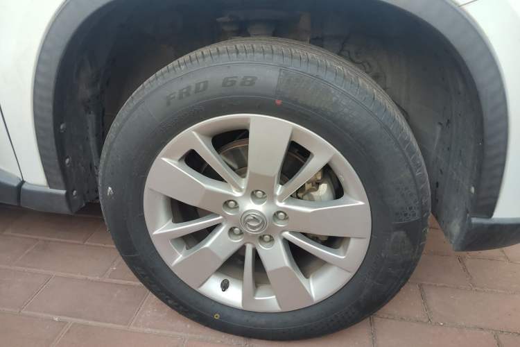 Used Dongfeng Fengdu MX6 2016 2.0L Manual Two-Wheel Drive Navigation Edition Right Front Wheel Hub