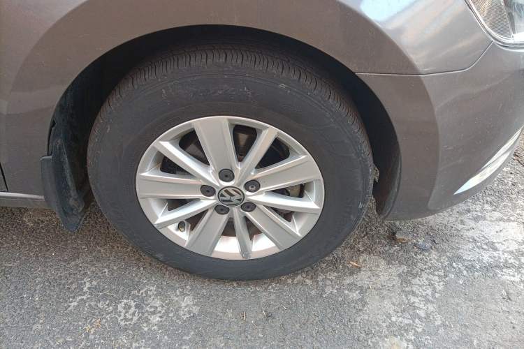 Used Volkswagen Jetta 2015 1.4L Manual Fashion Model