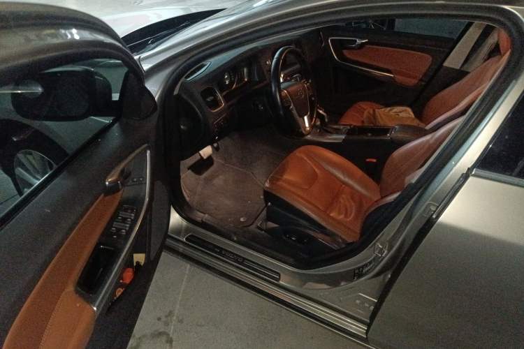 Used Volvo S60 2014 S60L 2.0T Zhiyuan Edition