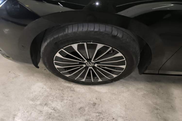 Used Volkswagen Magotan 2024 380TSI DSG Prestige Edition DaMai Package Left Front Wheel Hub