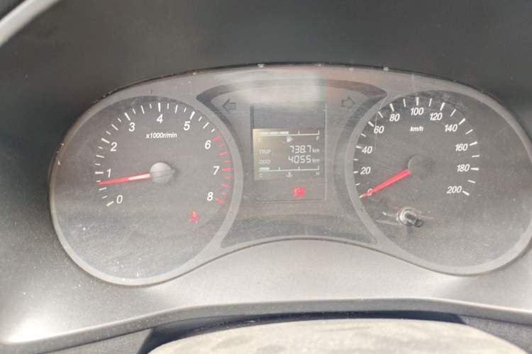 Used Wuling Hongguang PLUS 2020 1.5L Manual Standard Edition 5 Seats Odometer Close Up