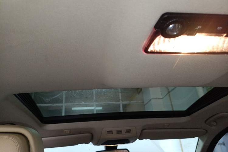 Used BMW 5 Series 2013 525Li Leading Model
