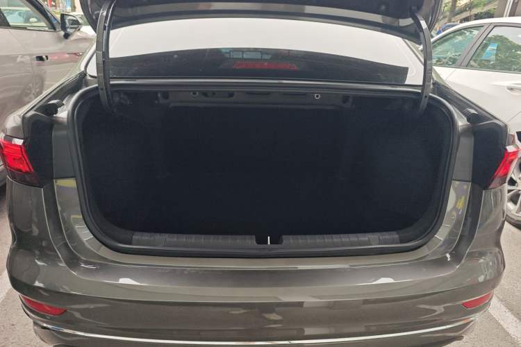 Used Geely Auto Emgrand 2023 4th Generation Champion Edition 1.5L CVT Prestige Model
