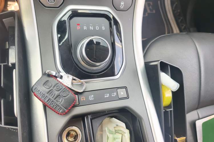 Used Land Rover Range Evoque 2018 240 PS SE Smart Brilliance Edition Gear Lever