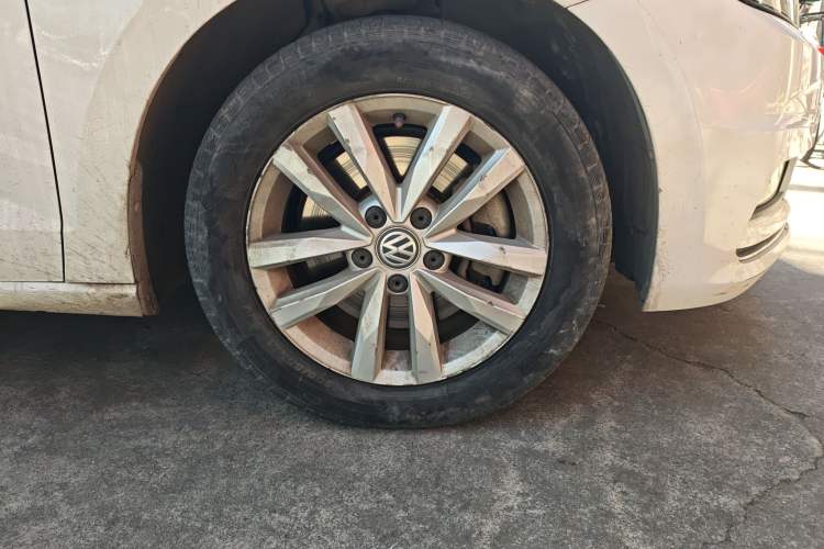 Used Volkswagen Touran 2018 Volkswagen Touran L 280TSI DSG Comfort Edition 7 Seats China V Emission Standard Right Front Wheel Hub
