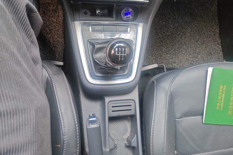 Used Volkswagen Lavida 2013 Restyled Classic 1.6L Manual Comfort Edition
