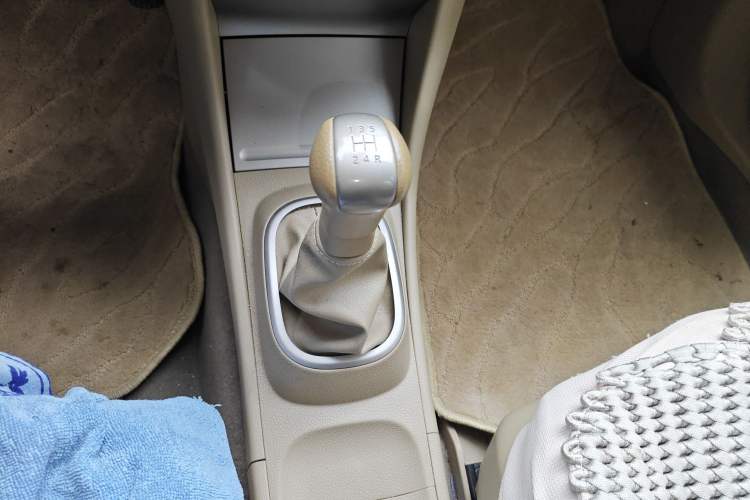 Used Nissan Sylphy 2012 Classic 1.6XE Manual Comfort Edition Gear Lever