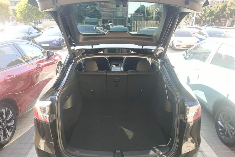 Used Tesla Model Y 2023 Rear-Wheel-Drive Version
