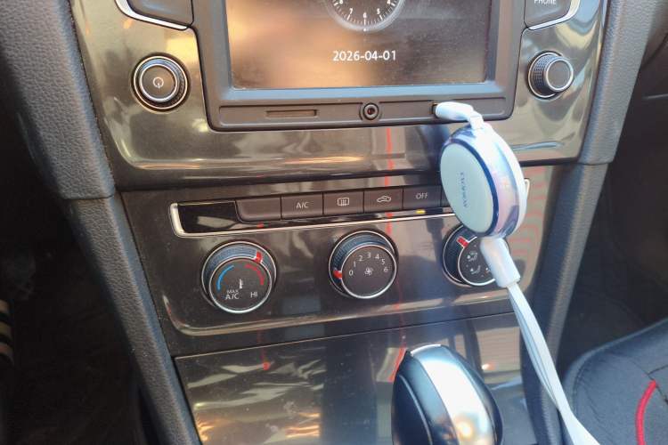 Used Volkswagen Golf 2017 1.6L Automatic Comfort Million-Vehicle Anniversary Edition
