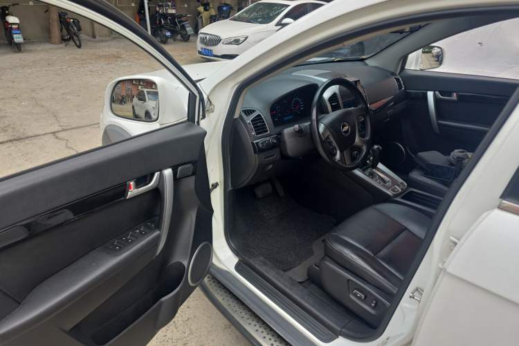 Used Chevrolet Captiva 2012 2.4L 4x4 Flagship Edition 7 Seats