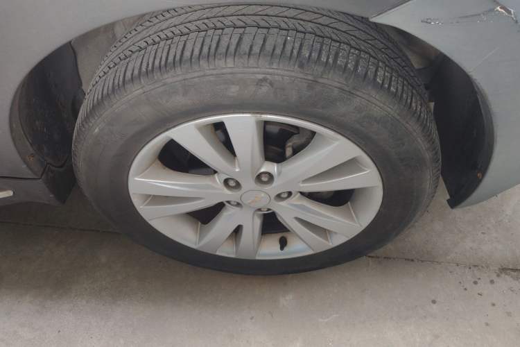 Used Chevrolet Captiva 2015 2.4L 4x4 Flagship Edition 7-Seater Right Front Wheel Hub