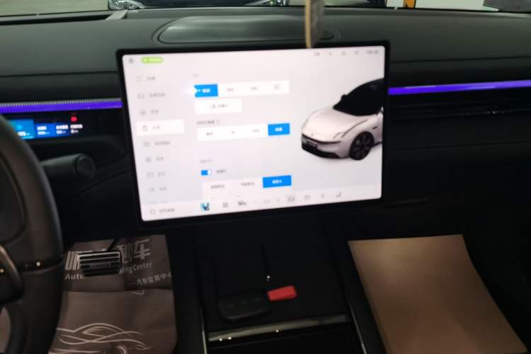 Used Lynk & Co 10 EM-P 2025 Model 240 Four-Wheel Drive Ultra Audio And AC Panel