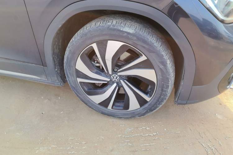 Used Volkswagen ID.6 CROZZ 2021 Long-Range PURE+ Edition Right Front Wheel Hub