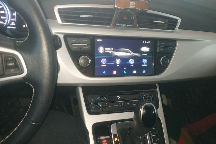 Used Geely Auto Emgrand X7 Sport 2018 1.8TD Automatic Two-Wheel Drive Smart Connect 4G Internet Edition
