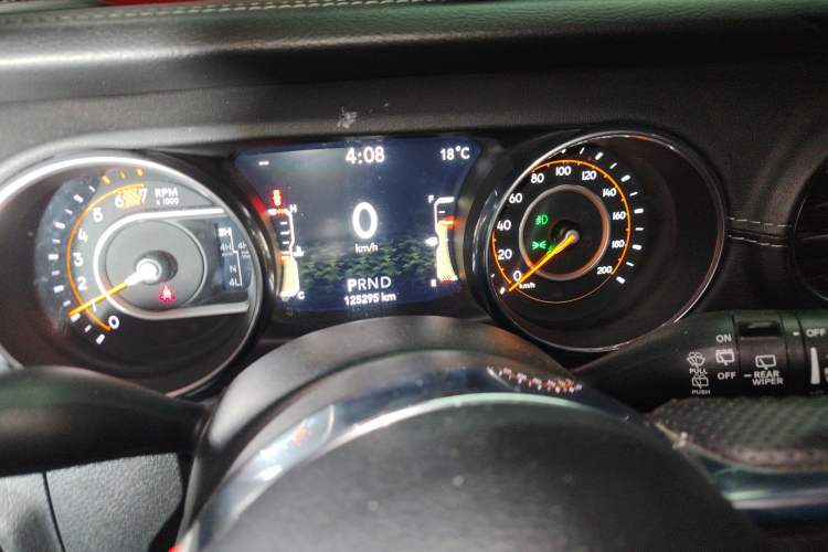 Used Jeep Wrangler 2018 2.0T Sahara Four-Door Edition Instrument Cluster