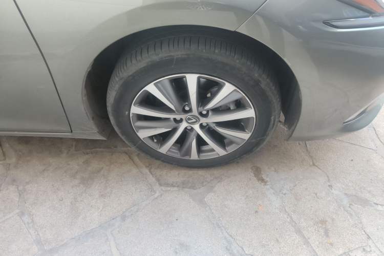 Used Lexus ES 2020 200 Excellence Edition Right Front Wheel Hub
