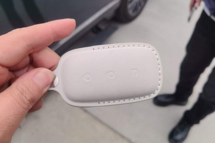 Used Geely Galaxy M9 2025 Model 230km Two-Wheel-Drive Exploration Edition Vehicle Key