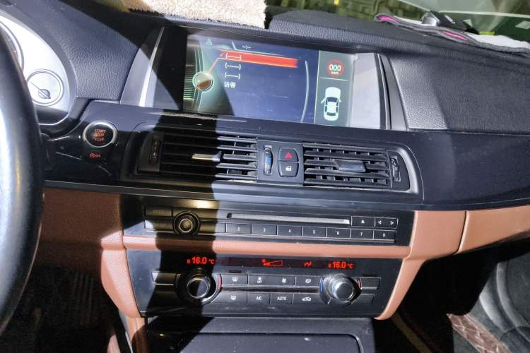 Used BMW 5 Series 2014 520Li Elegant Model
