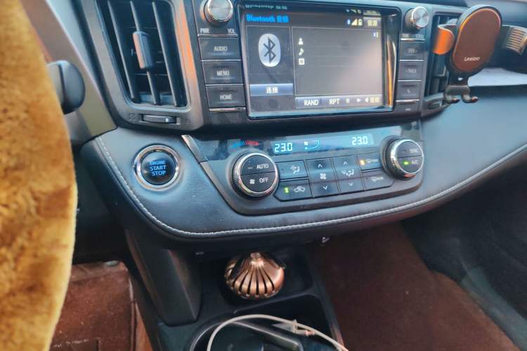 Used Toyota RAV4 2018 2.0L CVT Two-Wheel Drive Fashion X Edition