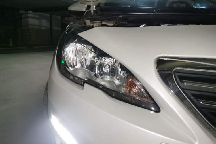 Used Peugeot 408 2014 1.6T Automatic Prestige Edition Right Front Headlight