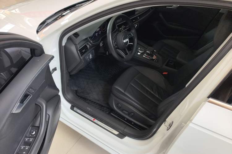 Used Audi A4L 2019 40 TFSI Fashion Version China V