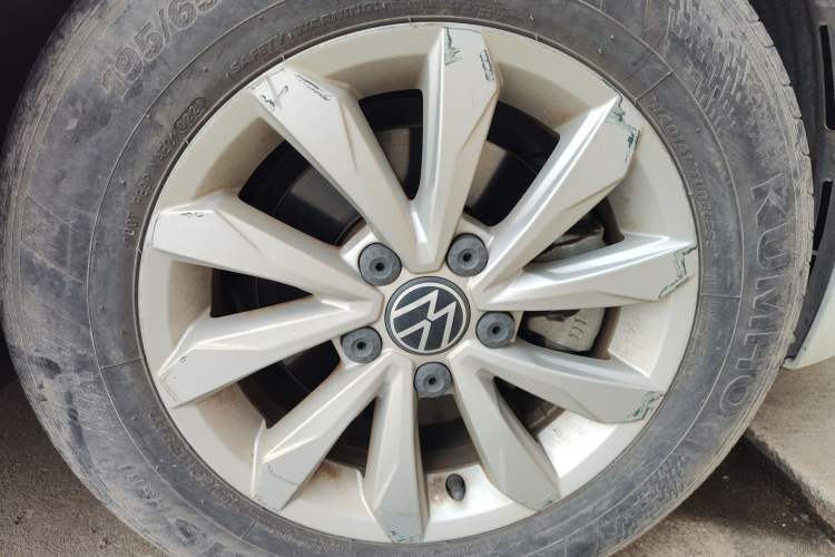 Used Volkswagen Bora 2021 1.5L Automatic Fashionable Smart Connectivity Version Right Front Wheel Hub