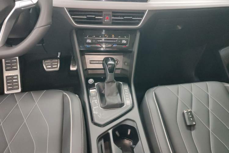Used Volkswagen Tiguan L 2024 330TSI Automatic Two-Wheel Drive R-Line Enhanced Edition Gear Lever