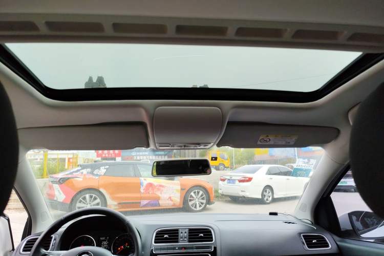 Used Volkswagen Polo 2016 1.6L Automatic Comfort Model
