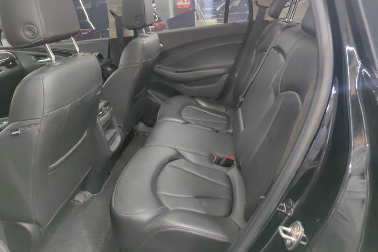 Used Buick Envision 2018 20T Two-Wheel-Drive Elite Model Left Rear Seat