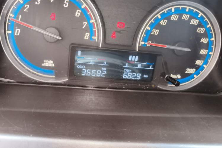 Used Baojun 730 2014 1.5L Manual Luxury Navigation ESP Version 7 Seats