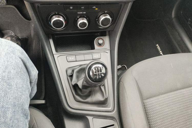 Used Volkswagen Lavida 2017 1.6L Manual Fashion Edition Gear Lever