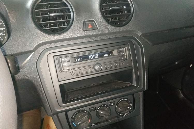 Used Volkswagen Jetta 2015 1.6L Automatic Fashion Model
