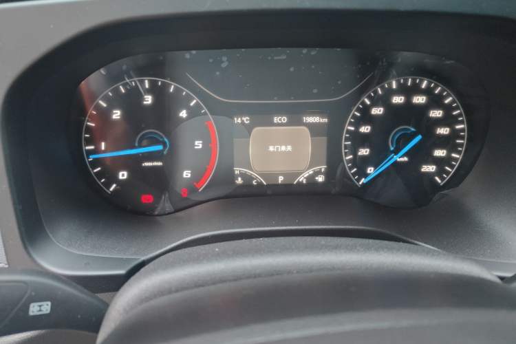 Used JMC Fushun 2025 2.0T 8AT Diesel Short-Wheelbase Garage-Version Commercial Multi-Purpose Passenger Vehicle with 5/6 Seats