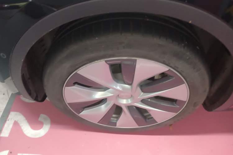 Used Tesla Model Y 2022 Revised Version Rear-Wheel Drive Left Front Wheel Hub