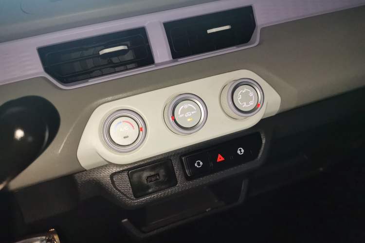 Used Chery QQ Ice Cream 2022 170km Sundae Phosphate Lithium-Ion