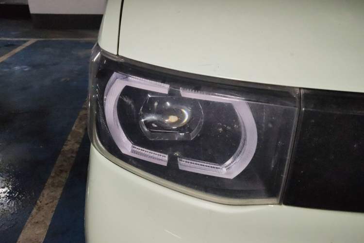 Used Wuling Hongguang MINIEV 2021 Macaron Premium Model – Lithium Iron Phosphate Right Front Headlight