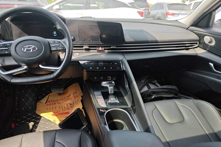 Used Hyundai Elantra 2021 1.5L CVT LUX Prestige Edition