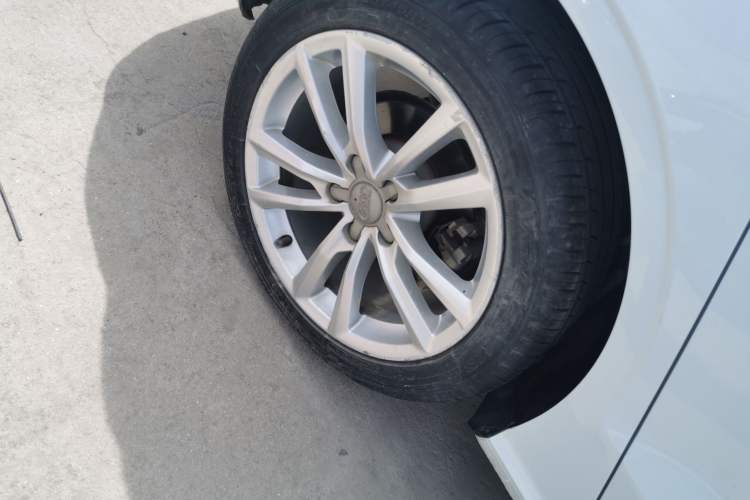 Used Audi A3 2015 Limousine 40 TFSI Automatic Comfort Model Right Rear Wheel Hub