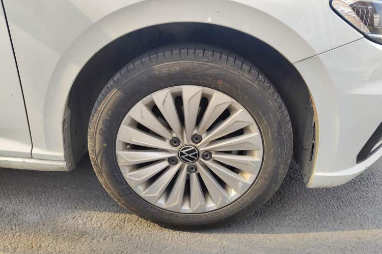 Used Volkswagen Lavida 2021 1.5L Automatic Vision Edition Right Front Wheel Hub