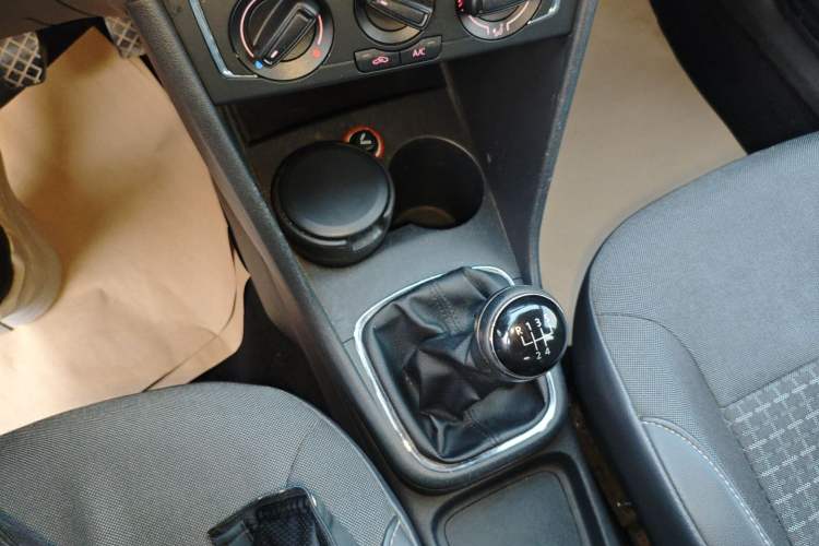 Used Volkswagen Polo 2014 1.4L Manual Comfort Edition Gear Lever