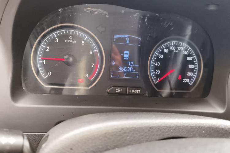 Used FORTHING Joyear X5 2013 1.6L Manual Luxury Model China IV Standard
