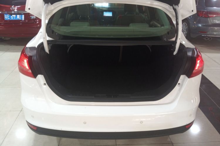 Used Ford Focus 2018 Sedan Classic 1.6L Automatic Comfort Plus Smart Drive Version