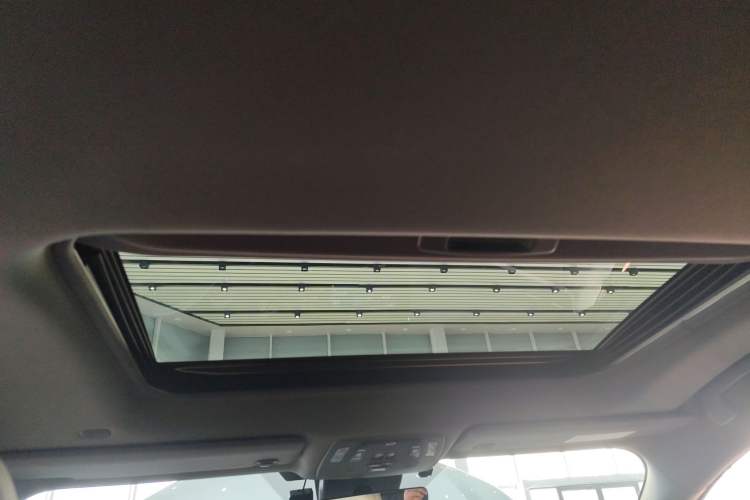 Used Toyota Granvia 2023 2.5L Hybrid Prestige PLUS Edition