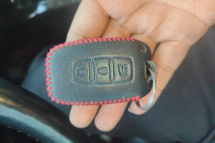 Used Kia Sorento 2015 Sorento L 2.4L Gasoline 4WD Elite Edition 7 Seats China V Emission Standard Vehicle Key