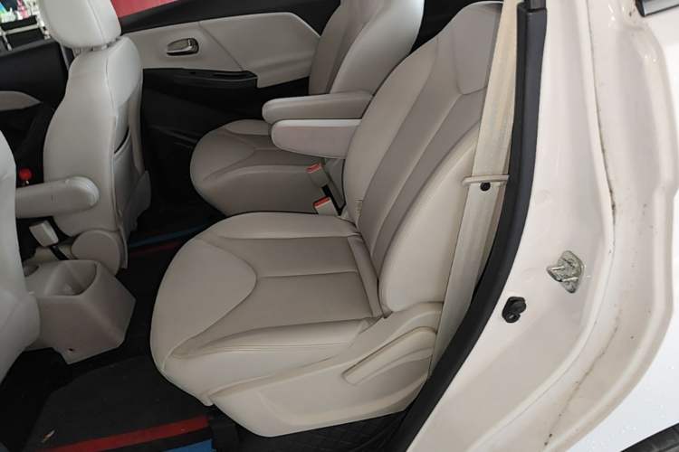 Used Venucia M50V 2017 1.6L XL CVT Luxury Edition
