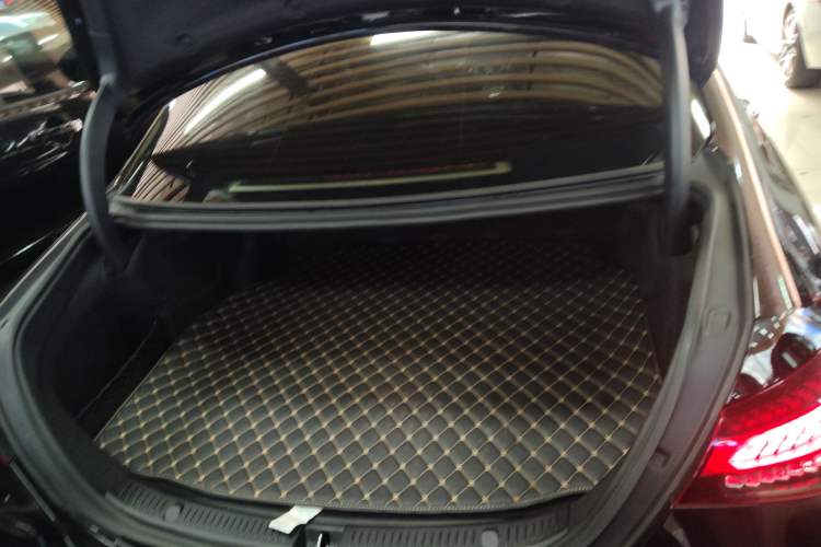 Used Mercedes-Benz E-Class New Energy 2022 Facelift E 350 e L Plug-in Hybrid Sedan Trunk